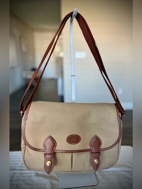 AUTH LONGCHAMP crossbody bag; very good condition; beige/tan *FREE SHIPPING*